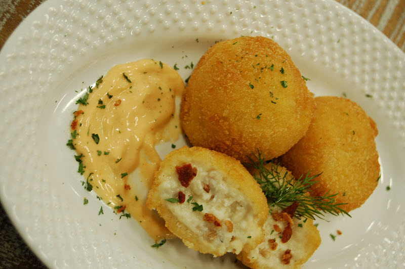 Clamster Appetizer with Sabi Sauce